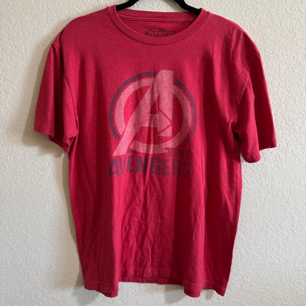 Avenger Red Graphic Logo Tee Shirt Top Size L